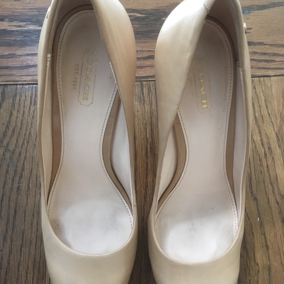 Nude leather pumps from Coach - Picture 4 of 4